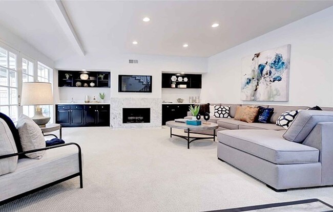 Livingroom - 13082 Mindanao Way