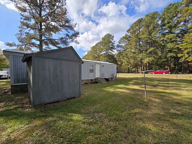 Building Photo - 826 Rembrant Road