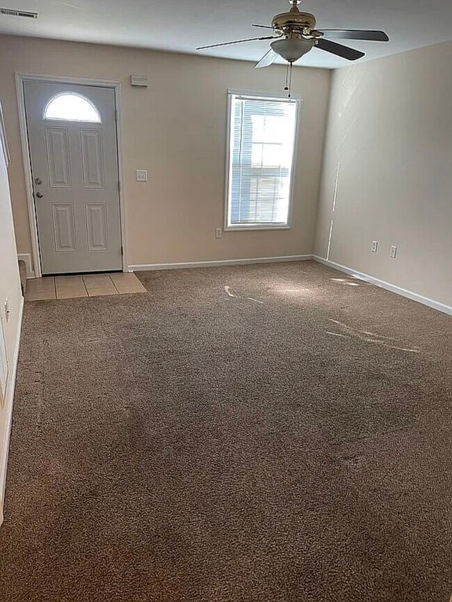 Entrada - 1040 Autumn Leaf Dr