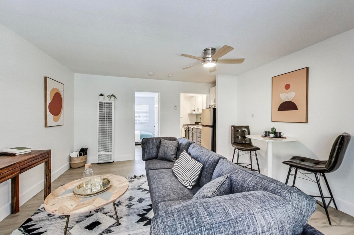 Foto principal - 1125 E 18th St