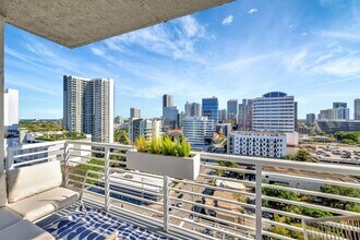 Building Photo - 315 NE 3rd Ave