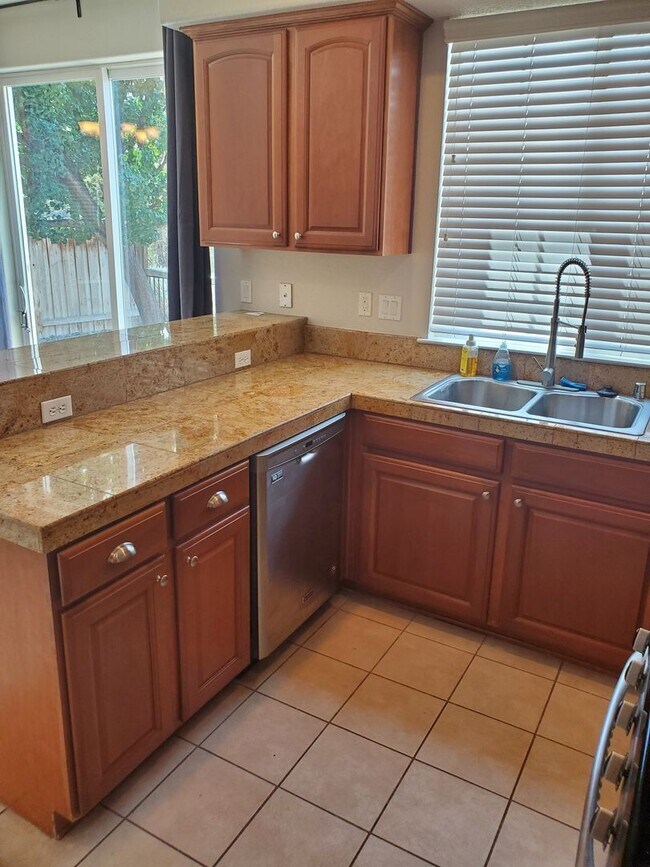 Foto del edificio - 4 Bedrooms in Gated Community