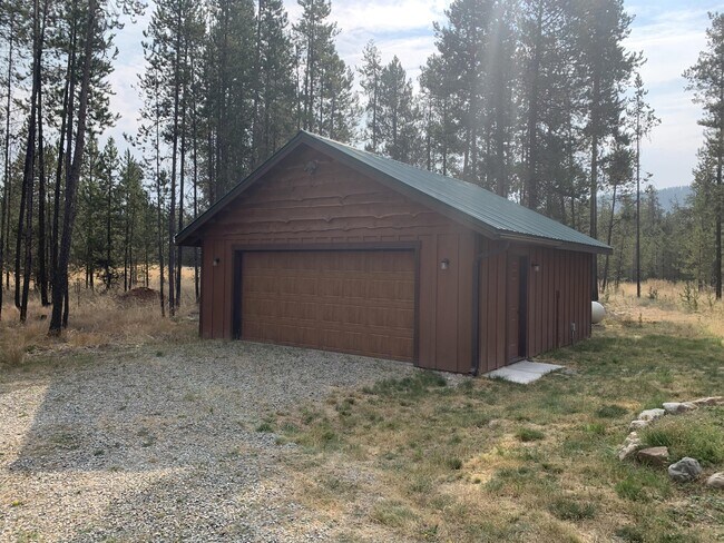 Building Photo - 757 Griz Ln