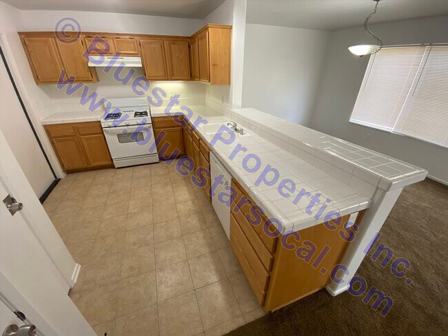 Foto del edificio - JUST LISTED!!!