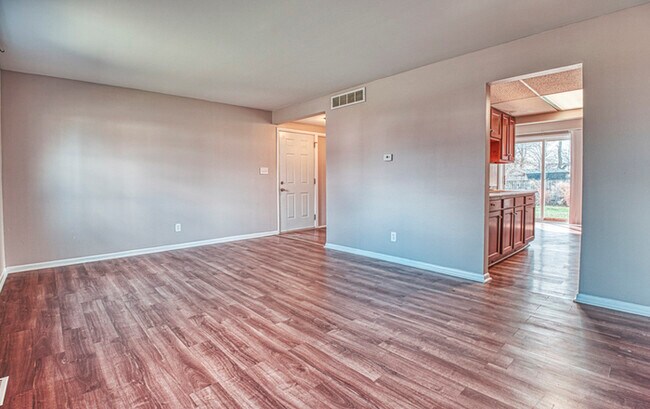Building Photo - 3069 Rotunda Ct S -Open Houses: Thurs. 5/1...