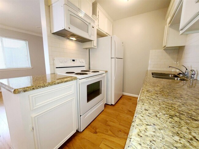 Building Photo - 4931 Junius St