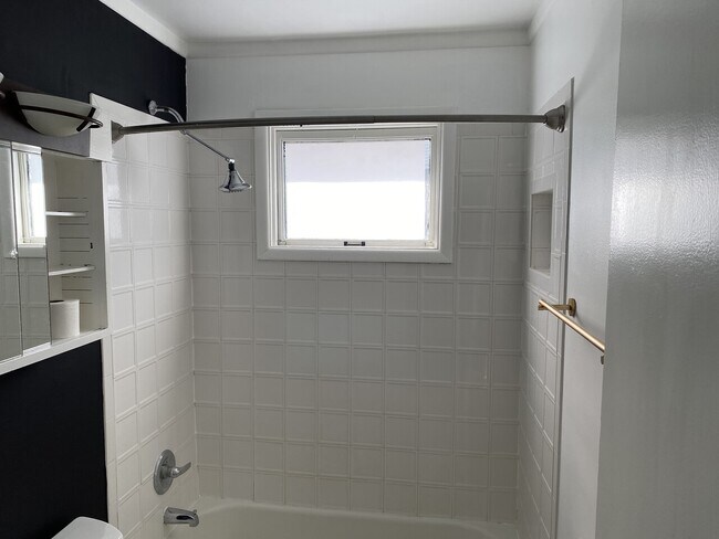 Foto del edificio - 8209 Tamarack Rd