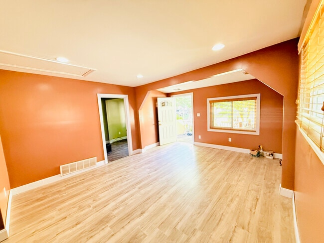 Building Photo - 28703 Maple St