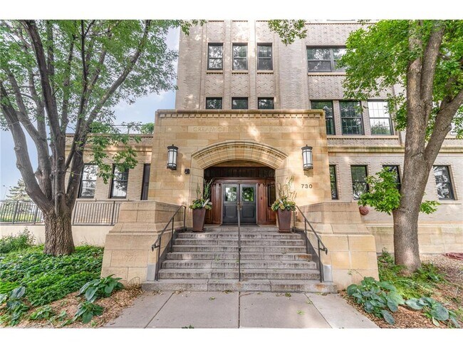Foto del edificio - 730 Stinson Blvd NE