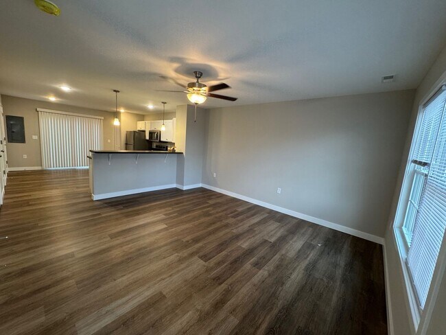 Foto del edificio - 1601 Woodrow Cir