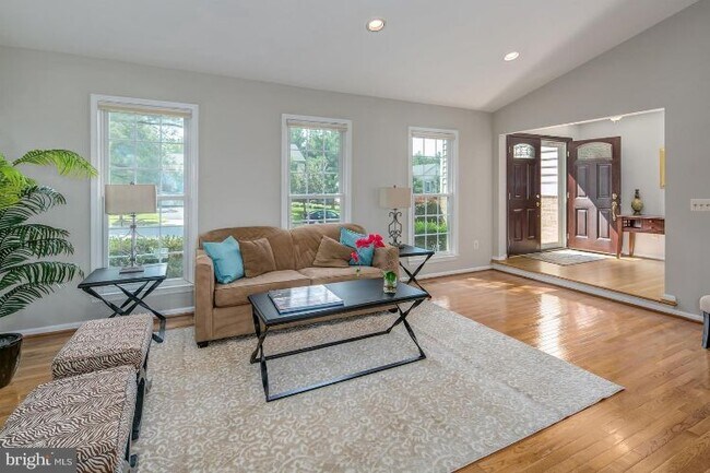 Building Photo - 26 Lily Pond Ct