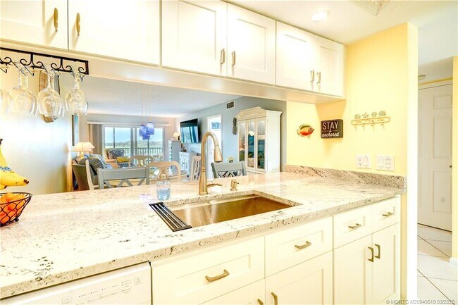 Building Photo - 40 NE Plantation Rd