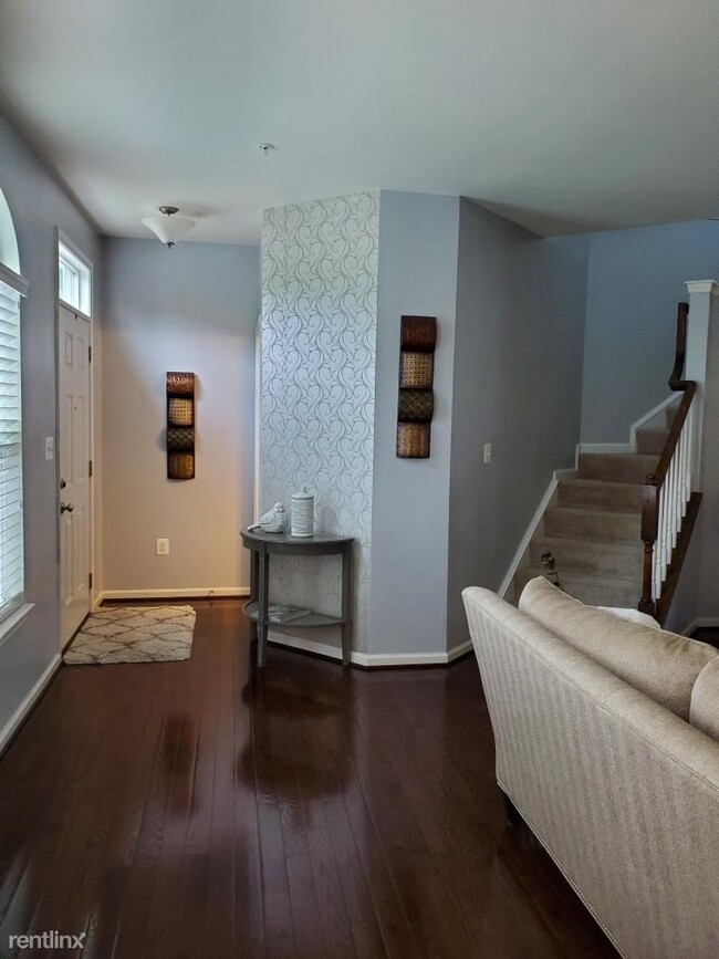 Building Photo - 3 br, 2.5 bath Townhome - 600 Chance Pl
