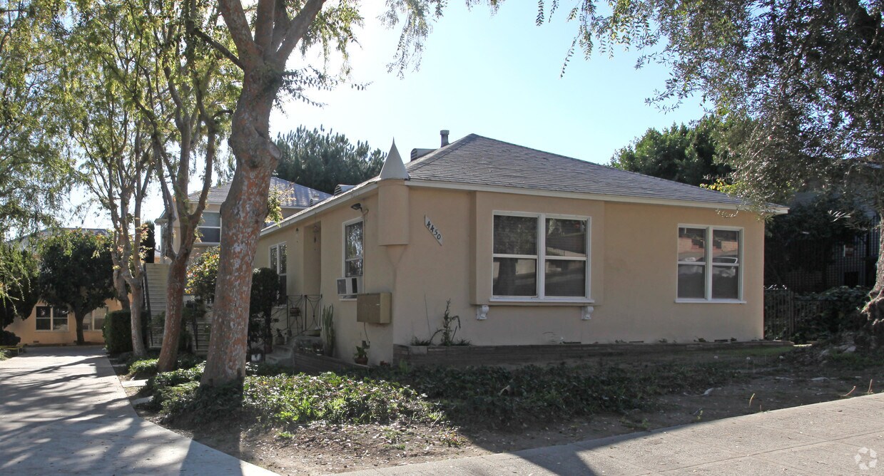 Foto del edificio - 4450 Ellenwood Dr