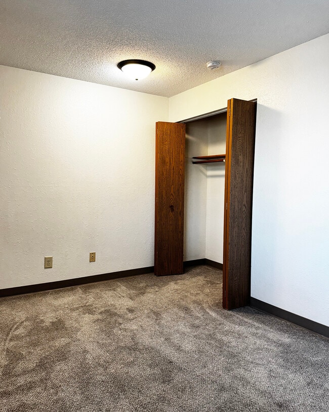 Building Photo - Cardinal Manor Apartments