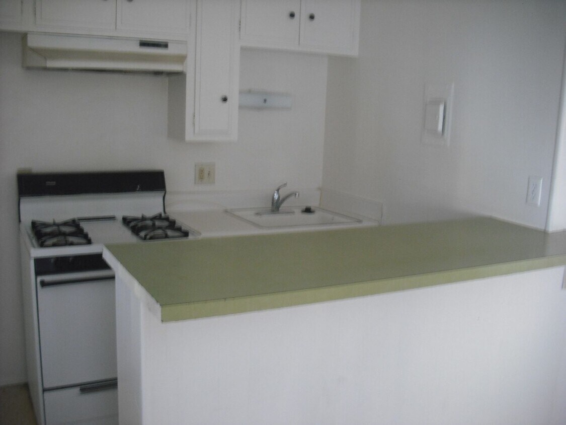 Building Photo - Ground Floor Condo in North Oxnard