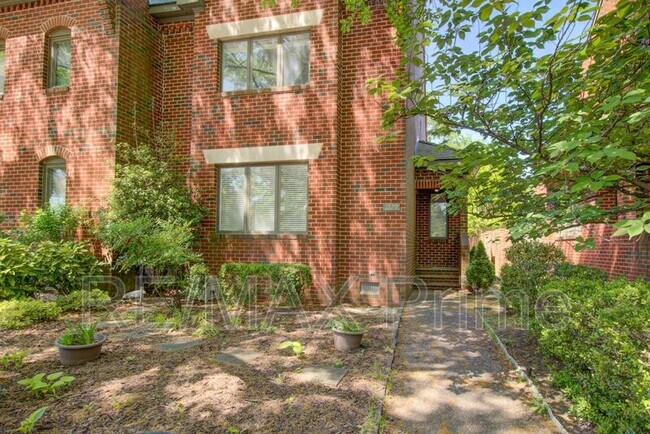 Foto del edificio - 1229 Llewellyn Ave