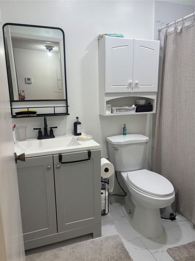 Building Photo - 10727 W Clairmont Cir