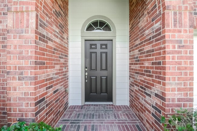 Building Photo - 2239 Brown Oak Dr