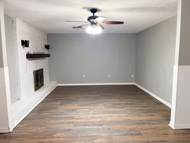 Foto del edificio - 2037 Bridge Ave