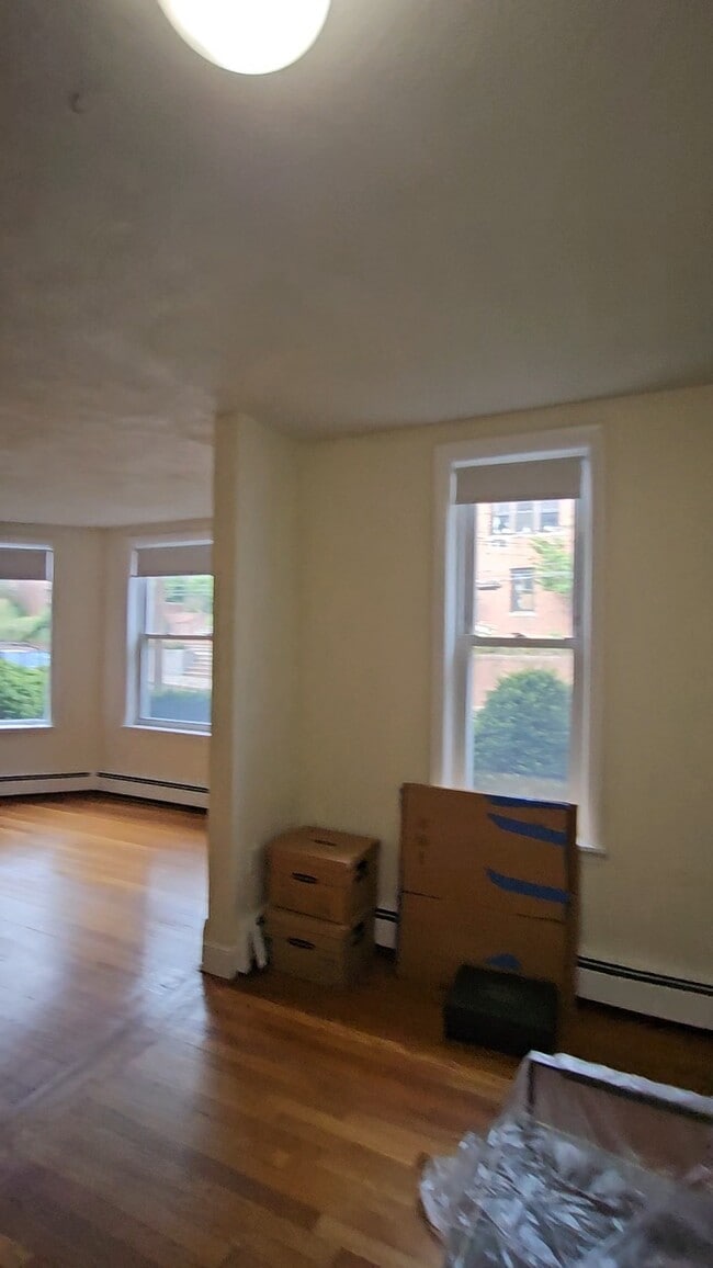 Building Photo - 318 Tappan St