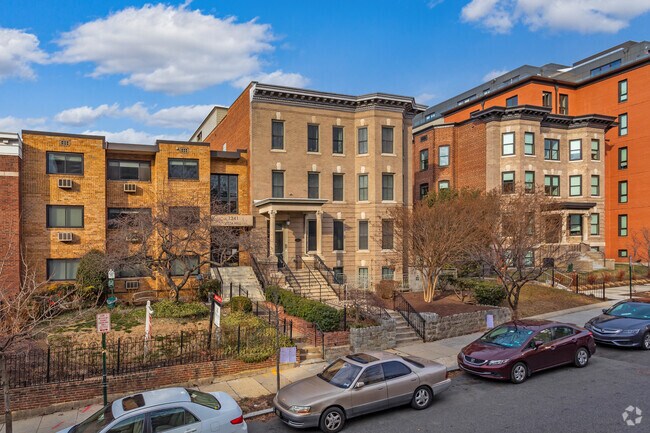 1323 Clifton St NW - Clifton Heights
