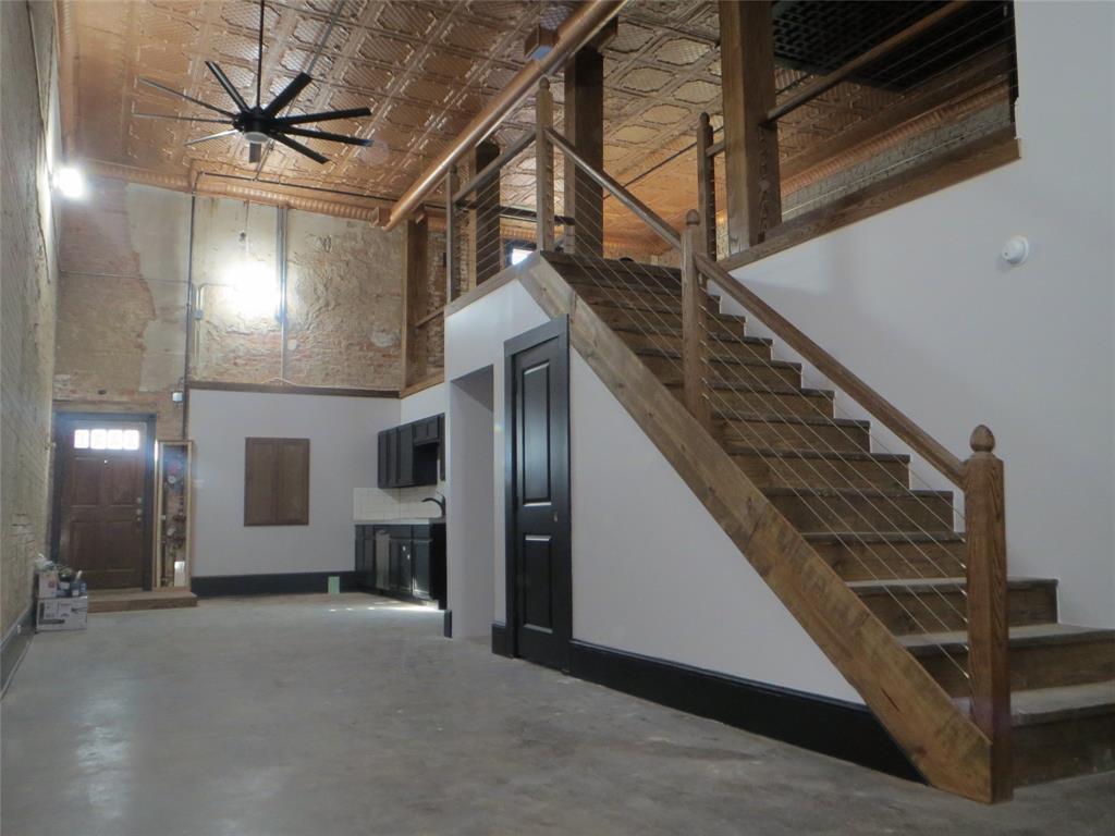 Primary Photo - 204 W Knox St