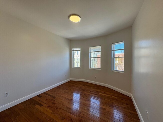 Foto del edificio - 356 Somerville Ave