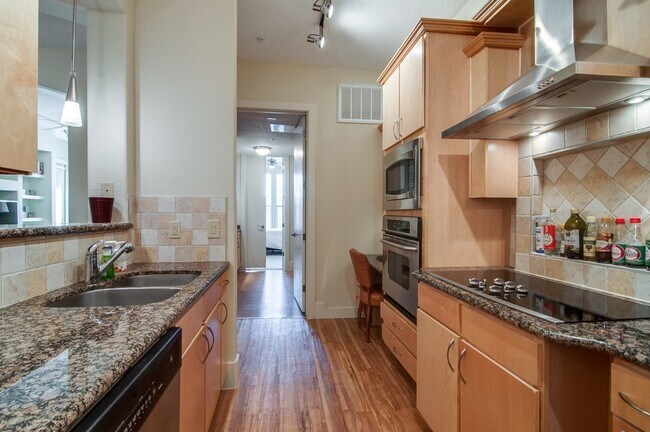 Foto del edificio - Available NOW! 2-Bed/2-Bath Hillsboro/Belmont