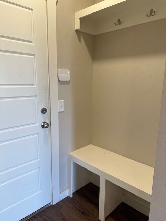 Foto del edificio - Beautiful 2 Story Duplex - Edmond Schools - Open Concept