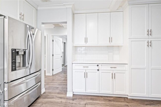 Foto del edificio - 5 br, 4 bath House - 6151 Beckford Ave