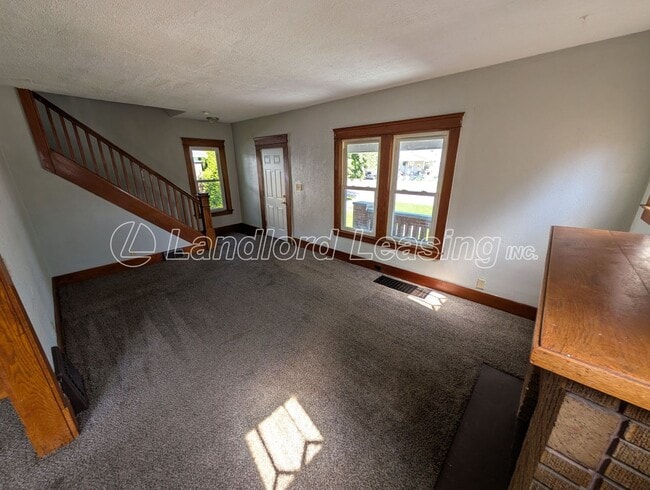 Building Photo - Charming 2-Bedroom Brick Home with Covered Porch