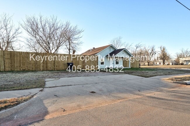 Building Photo - 2709 N Fonshill Ave