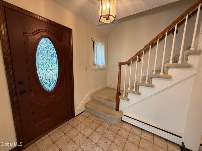 Foto del edificio - 549 Columbia St Ext