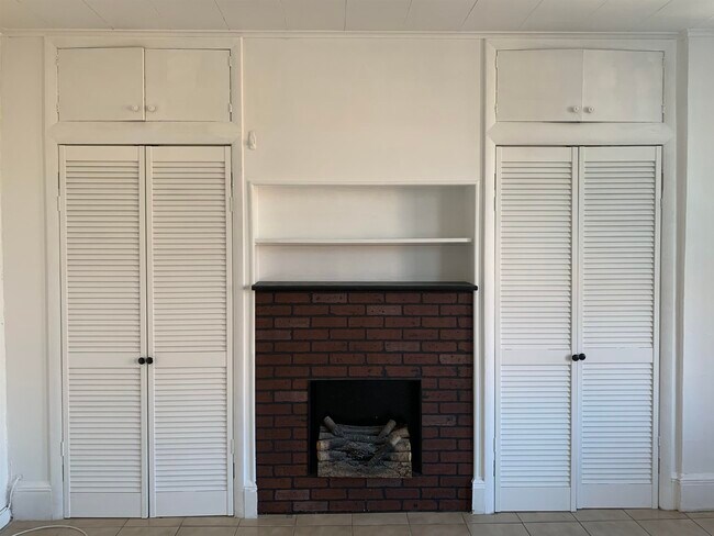 Building Photo - 213 MAPLE St