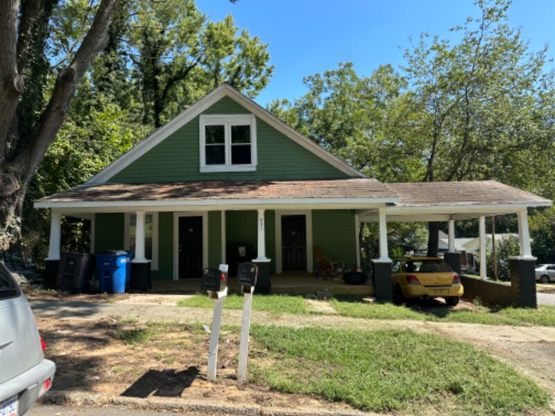 431 S Tradd St Unit B, Statesville, NC 28677 Room for Rent in