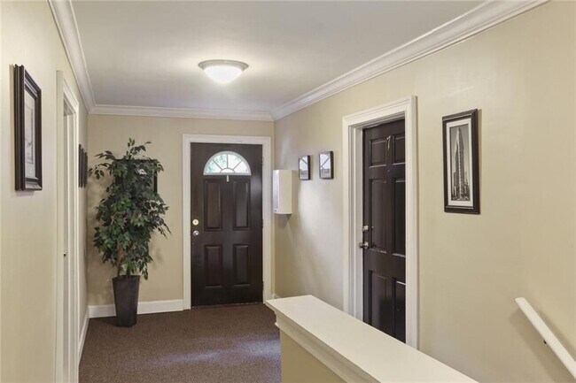Foto del edificio - 880 Glendale Terrace NE