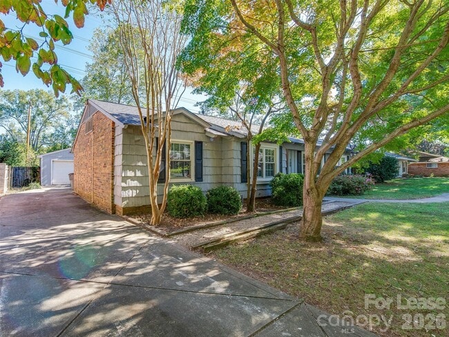 Building Photo - 709 Cooper Dr