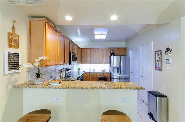 Foto del edificio - 4104 Hedgerow Dr