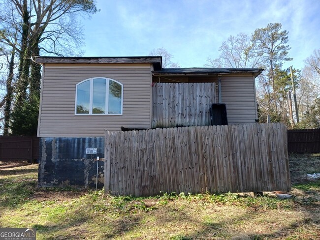 Foto del edificio - 605 Bolton Rd NW