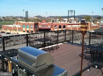 Foto del edificio - 241 N George St