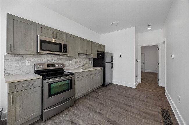Foto del edificio - 2BR/3BA House | Updated Kitchen | Low Upfront Cost