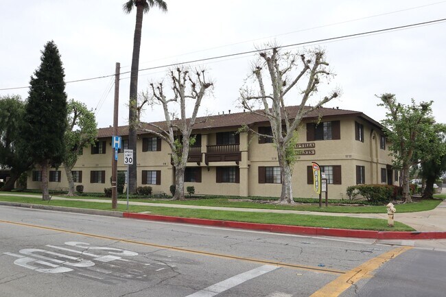 Building Photo - 420 7th Street