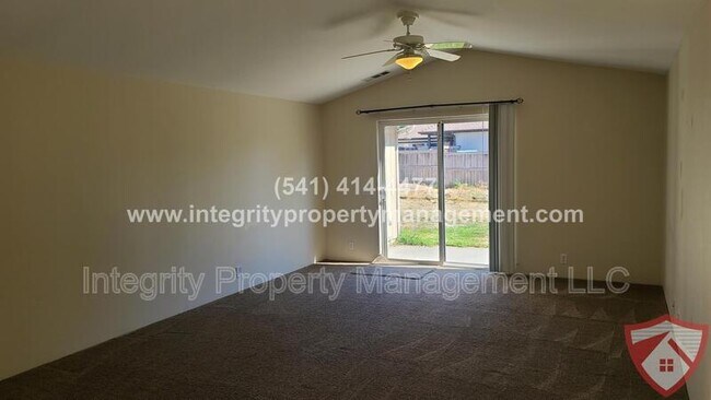 Building Photo - 121 Wagon Wheel Dr