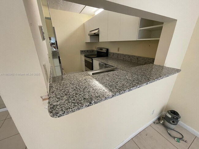 Foto del edificio - 820 Twin Lakes Dr
