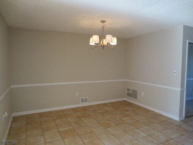 Building Photo - 607 Bayley Ct