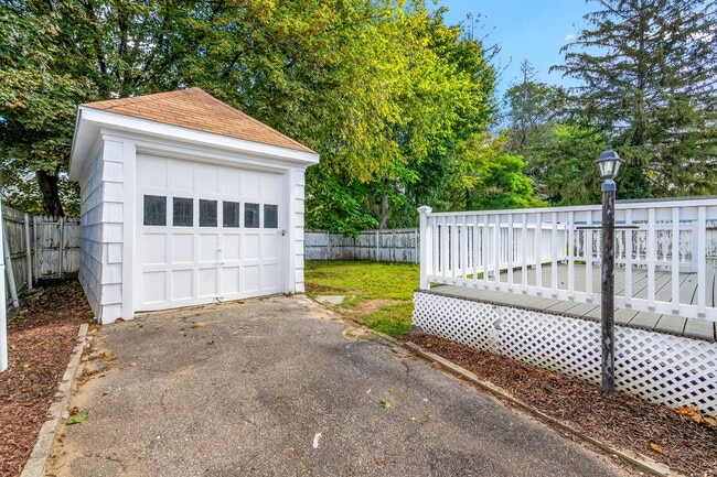 Foto del edificio - Bright & Comfortable North Providence Sing...