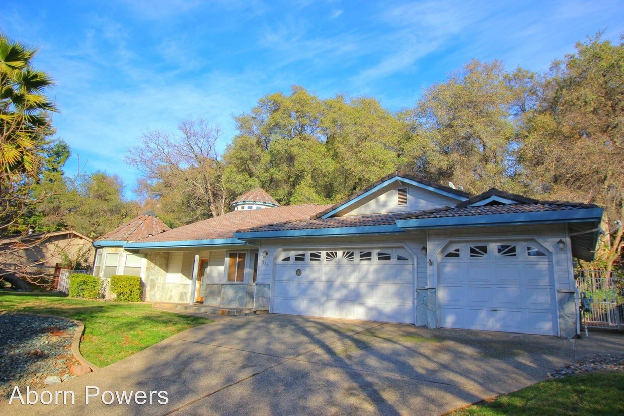 Primary Photo - 3 br, 2.5 bath House - 1623 Lakehills Drive