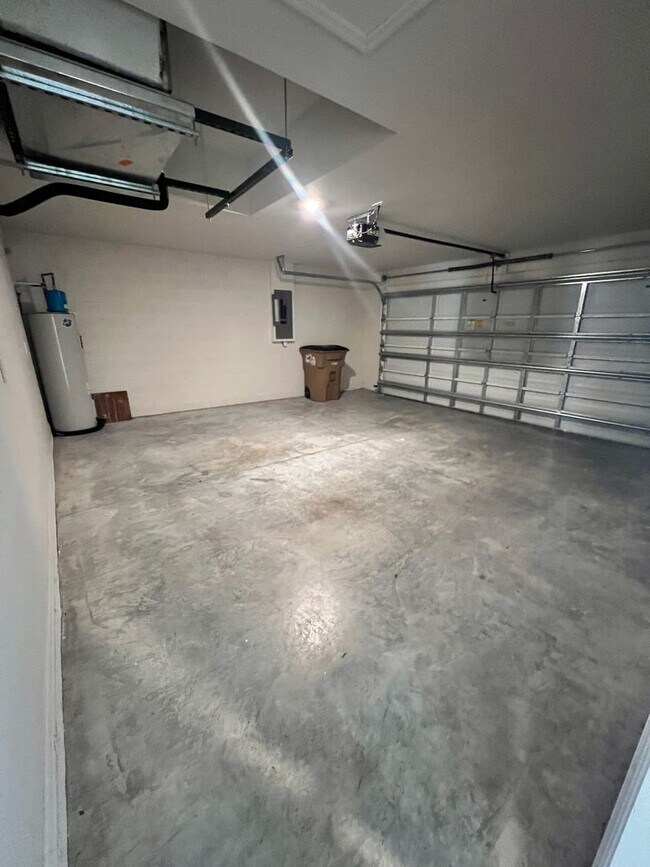 Foto del edificio - NW Cape Coral 3BR/2BA Home with 2-Car Gara...
