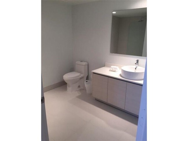Foto del edificio - 2602 E Hallandale Beach Blvd